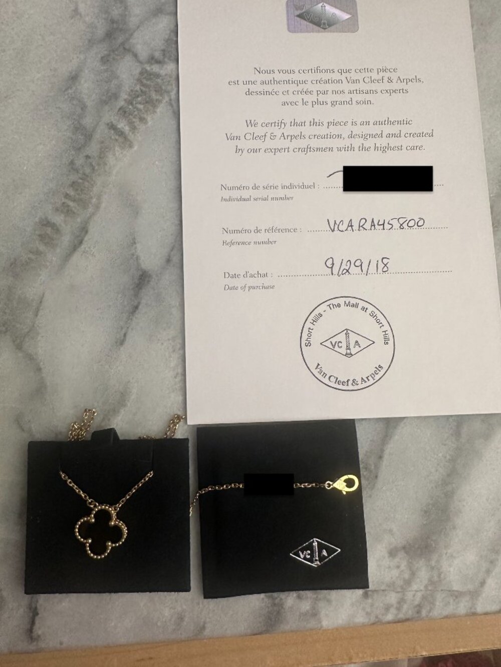 Van Cleef & Arpels Vintage Alhambra Necklace in Onyx and Yellow Gold - Picture 9 of 13